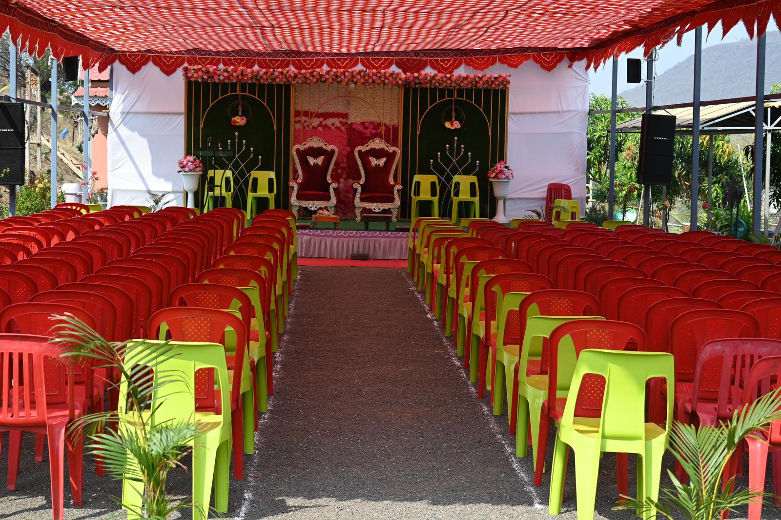 Engagement hall